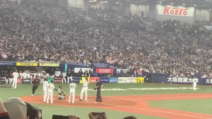 毛利大亮のインスタグラム：「2打席あるんじゃないかと妙な勘でカメラ回したらバッチリでした！ オオタニサーン！！モウリですー！！ マンザイヤッテマスー！  凄い貴重な試合を見せていただきました！ #WBC #大谷翔平  #2打席連続ホームラン  #ギャロップは #thesecondを頑張ります」