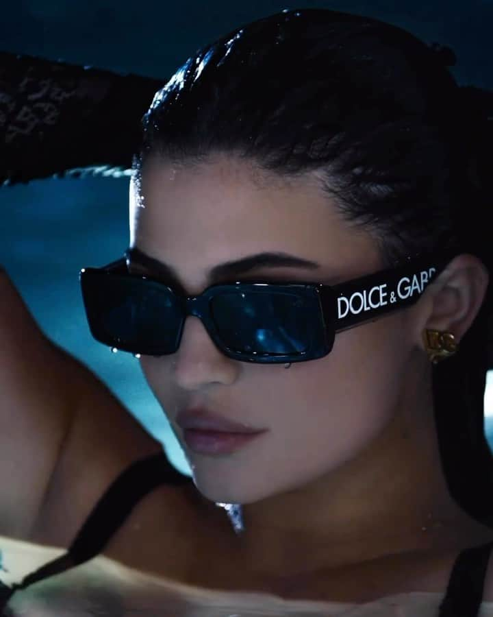 カーダシアン家のお騒がせセレブライフのインスタグラム：「The new #DGEyewear campaign starring @KylieJenner. Unequivocal signature shots by duo @mertaIas and @macpiggott animate seduction and magnetism.   Discover the campaign at dolcegabbana.com.」