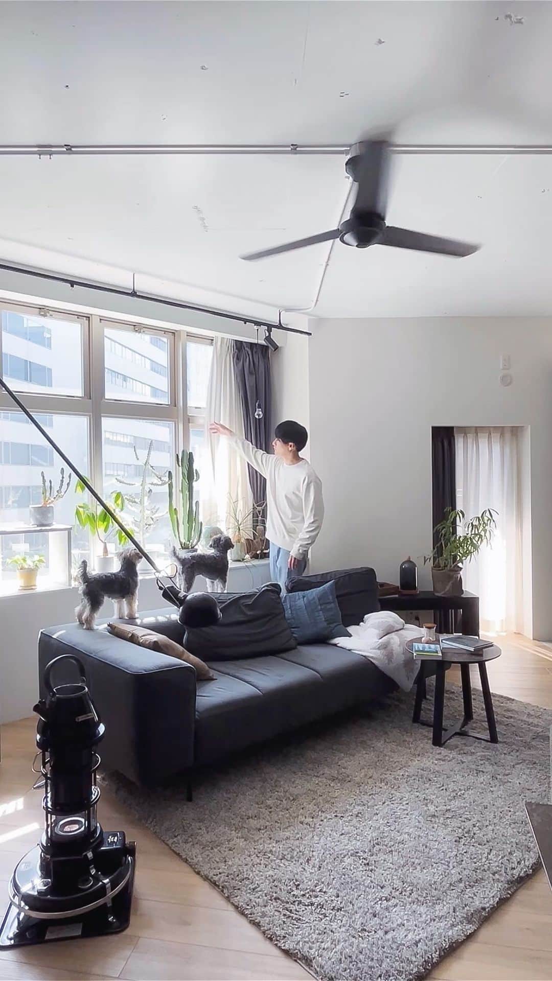 響のインスタグラム：「morning routine  @kyo_clock ←家造りアイディアを垂れ流すリノベ建築家  #リノベーション #リノベ #インテリア #建築#デザイン住宅 #家づくり #住宅 #住宅デザイン #不動産 #物件探し #設計事務所 #renovation  #interior  #myroom #homedesign #interiordesign #cozy #丁寧な暮らし#部屋作り」
