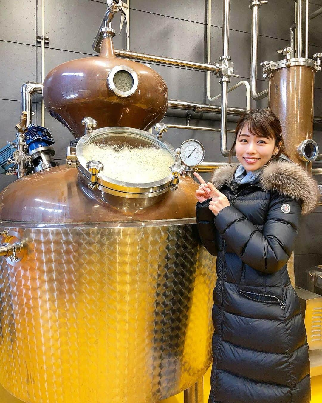 伊藤京子のインスタグラム：「. 3月放送の女子旅ではラム酒作りの取材へ✨ ラム酒と言うと、お菓子作りで使うイメージしかなくあまり馴染みがなかったのですが、、 お邪魔してびっくり！ 蒸溜所に入るとバナナのような甘く深い香りに驚き癒され、蒸留機のカッコ良さにうっとりし、出来たてほやほやのラム酒の美味しさといったら🥹💕✨(アルコール度数はかなりお高めでした🤣) しっかり取材をした後は楽しく酔っぱらい笑 まいこさんとの女子トークが止まりませんでした😍💗  #明日もロケ#楽しみ楽しみ #ロケ#取材#番組取材#ラム酒#ラム酒作り#蒸溜所#蒸溜所見学 #女子旅#セントフォース#フリーアナウンサー#伊藤京子#千葉観光 #千葉旅#千葉銘酒」