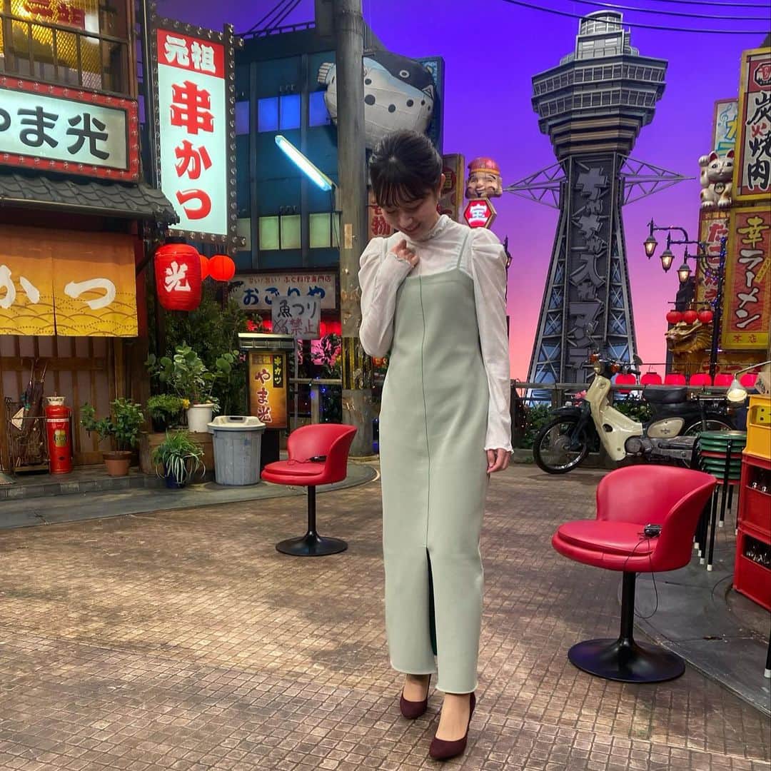 豊崎由里絵のインスタグラム：「. 本日3月7日（火）19:00〜 関西テレビ「ちゃちゃ入れマンデー」に出演します🌸 今回のテーマは町中華！！  見ーてーねー🌷  カットソー、ワンピース @toff_minoh  スタイリスト chie oshitani @stylist_franc」