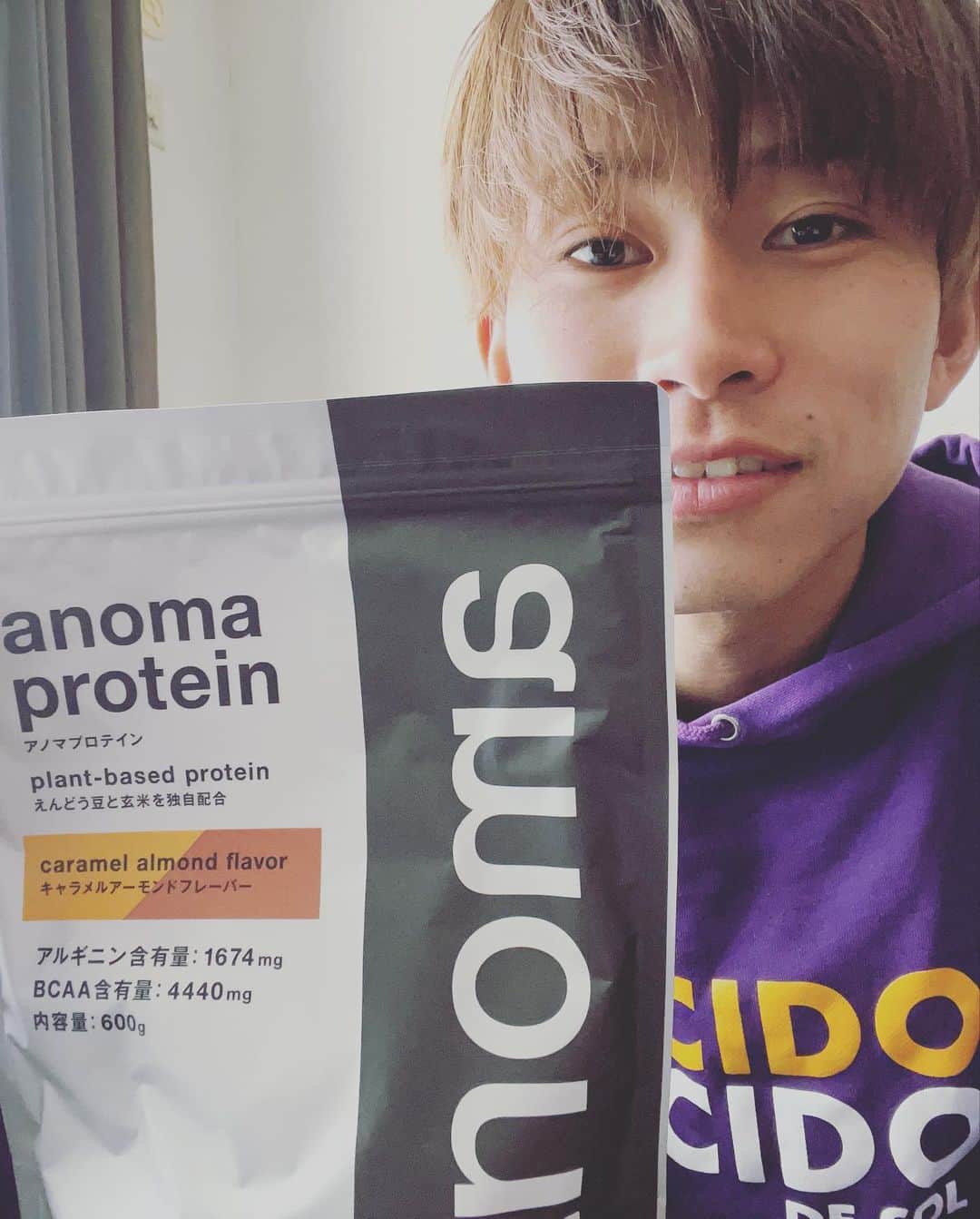 飯田貴之さんのインスタグラム写真 - (飯田貴之Instagram)「. @anoma_protein 様より プロテインを頂きました。  これまでホエイプロテインしか使用したことがなかったので、変化が楽しみです。  人工甘味料が使われていないという点も嬉しいです。  僕はキャラメルアーモンド味を選びましたが、とても美味しくて飲みやすかったです！  #プロテイン #anomaプロテイン #アノマプロテイン #ピープロテイン #タイアップ」3月7日 12時52分 - takayukiiidaphoto