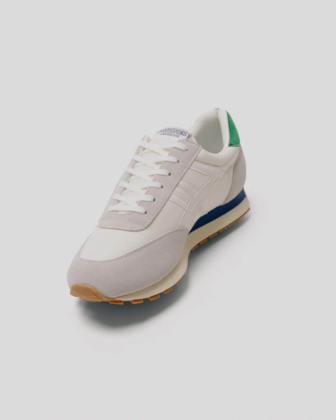 のインスタグラム：「. PANTHER JOGGING col : WHITE . MADE  IN JAPAN . ==================== モデル名：パンサージョギング col : ホワイト . . 紐タイプの定番モデル、クラシックなスタイルの『JOGGING』 . オーソライト社製インソール使用 日本製 ====================== . . . #pantherjogging #パンサージョギング . #panther_jp  #パンサー  #パンサースニーカー」