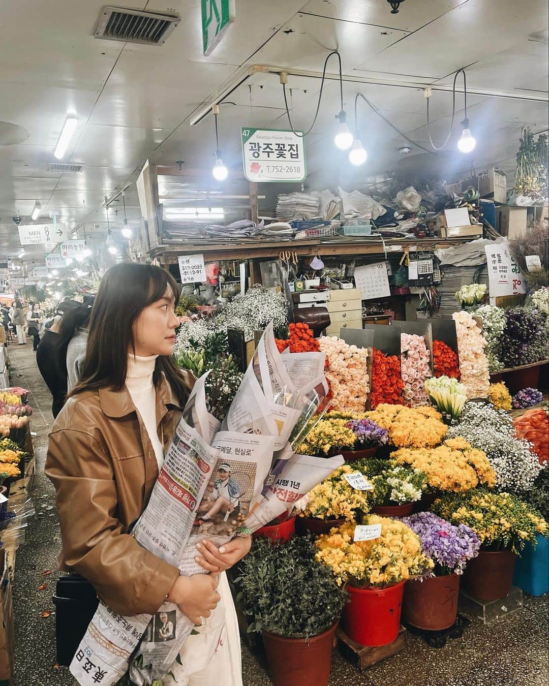 ライムのインスタグラム：「꽃시장 가서 행복해🌷🌹🌼」