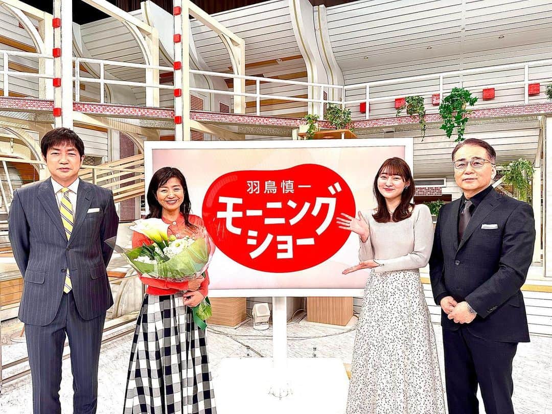 菊間千乃のインスタグラム：「番組卒業ではないでーす。 この間誕生日だったので、番組終わりでわざわざお祝いして頂きました❣️ 優しくて優秀なスタッフの皆さんと、大好きな羽鳥さんとみなみちゃんと、安定感抜群の堤さんに囲まれて、楽しい１日でした。玉川さんは先に帰ってしまったぁー😅 週に1回の出演ですが、たくさんの方に見てるよ見てるよと言われるこの番組。引き続きよろしくお願い致します🙇‍♀️🙇‍♀️🙇‍♀️」