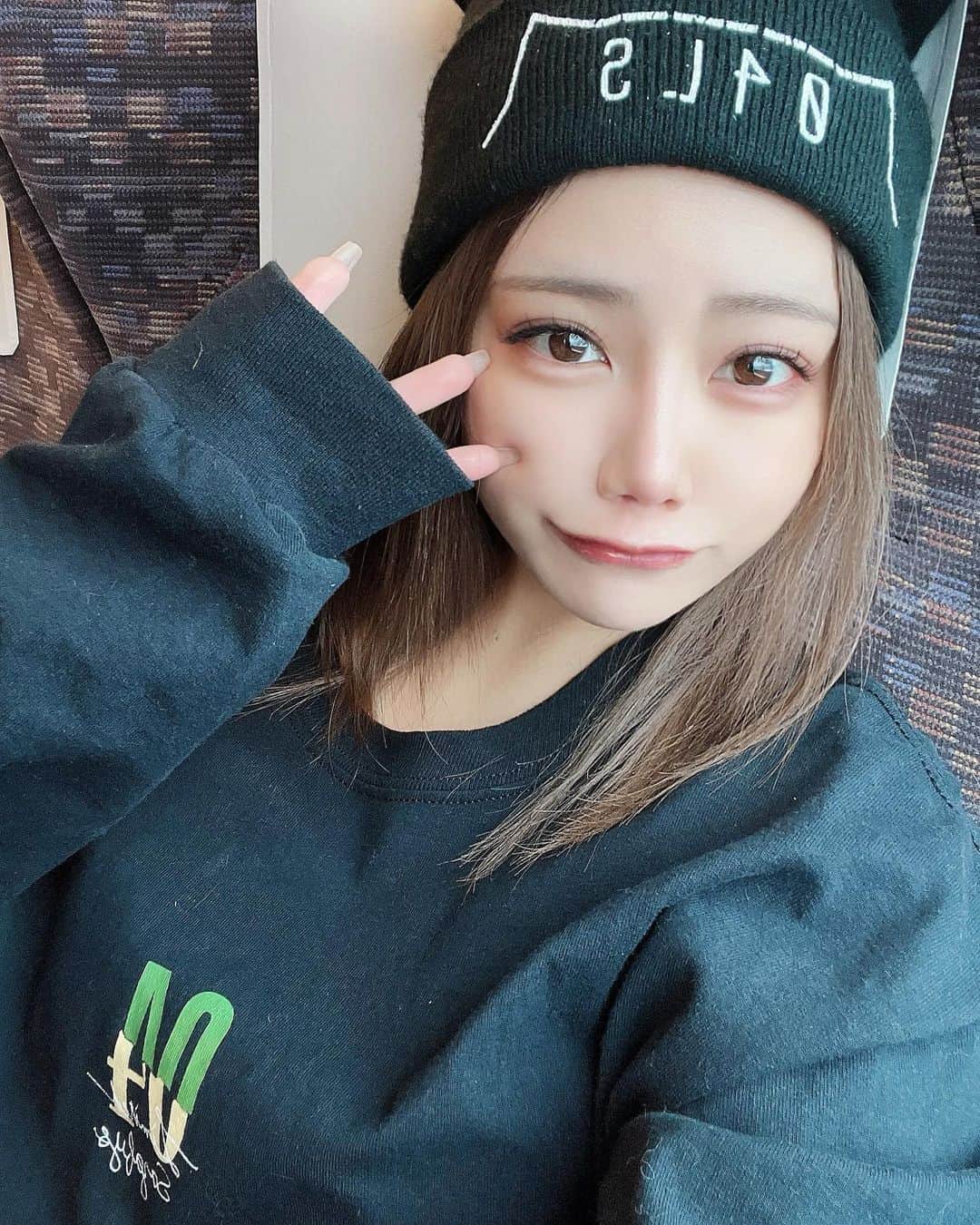 濱野吹雪のインスタグラム：「フォーリミ終わりの新幹線  ・・  #フォーリミ #04limitedsazabys #邦ロック」