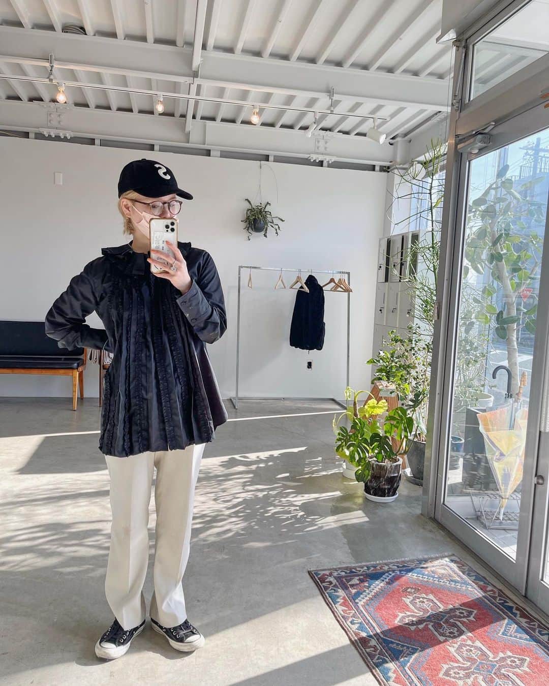 sakincho1028のインスタグラム：「ぽかぽか嬉しい、春だいすき🌼 春はブラウスたくさん着たくなる🐥」