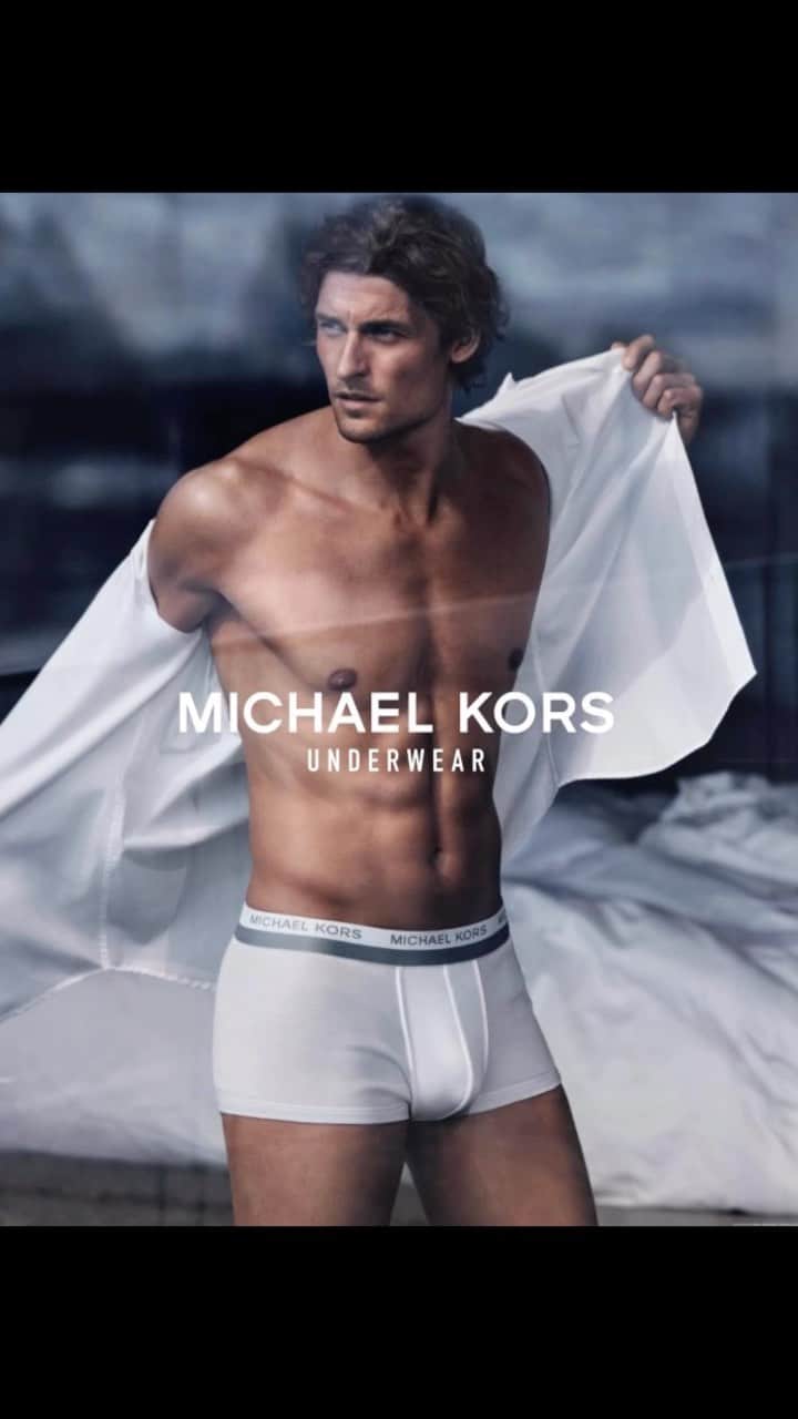 WOUTER PEELENのインスタグラム：「Michael Kors UNDERWEAR ‘23 Happy with this renewal 😍 Love this campaign shot by @mikaeljansson 👏🏼 @michaelkors」
