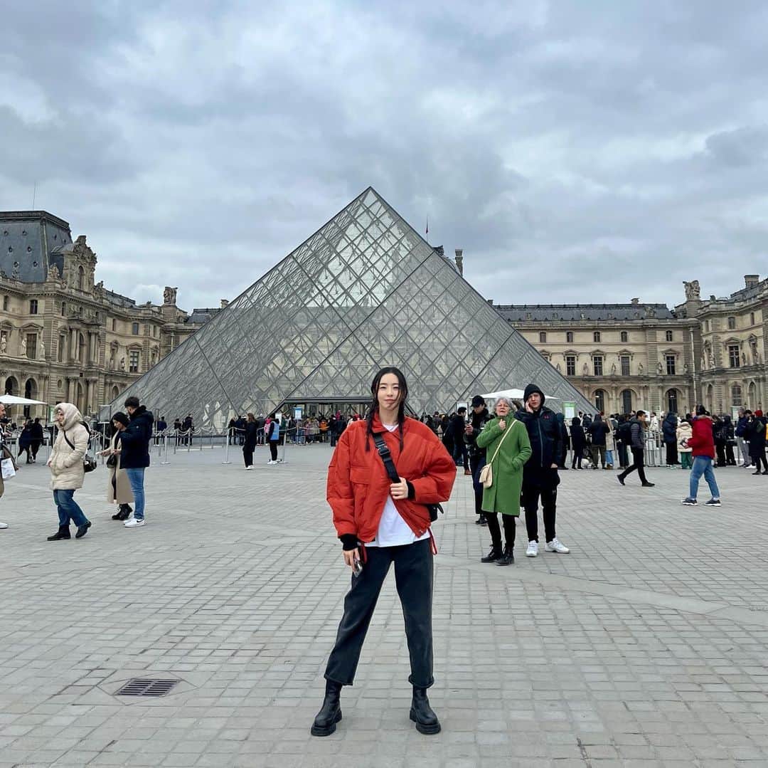 イ・ダヒのインスタグラム：「파리...마음을 빼앗겼다🇫🇷」