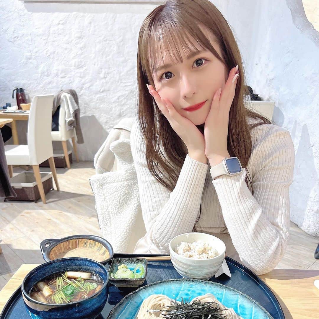 中川珠里さんのインスタグラム写真 - (中川珠里Instagram)「スクエアで投稿したいけど、顔も写したいしお蕎麦も写したいしといった葛藤💭   #箱根  #蕎麦」3月7日 16時36分 - juri_nakagawa1