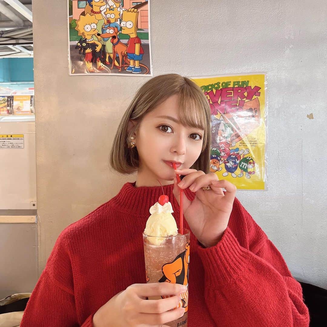 末次愛梨のインスタグラム：「初めての宮城〜〜✈️🌟 宮城感ない写真だし 牛タンもずんだシェイクも飲んでないけど アメリカンな可愛いカフェで🇺🇸❤️❤️ 楽しい遠征だった🥺！！！  #宮城#宮城旅行#仙台#仙台カフェ#仙台グルメ#仙台旅行」