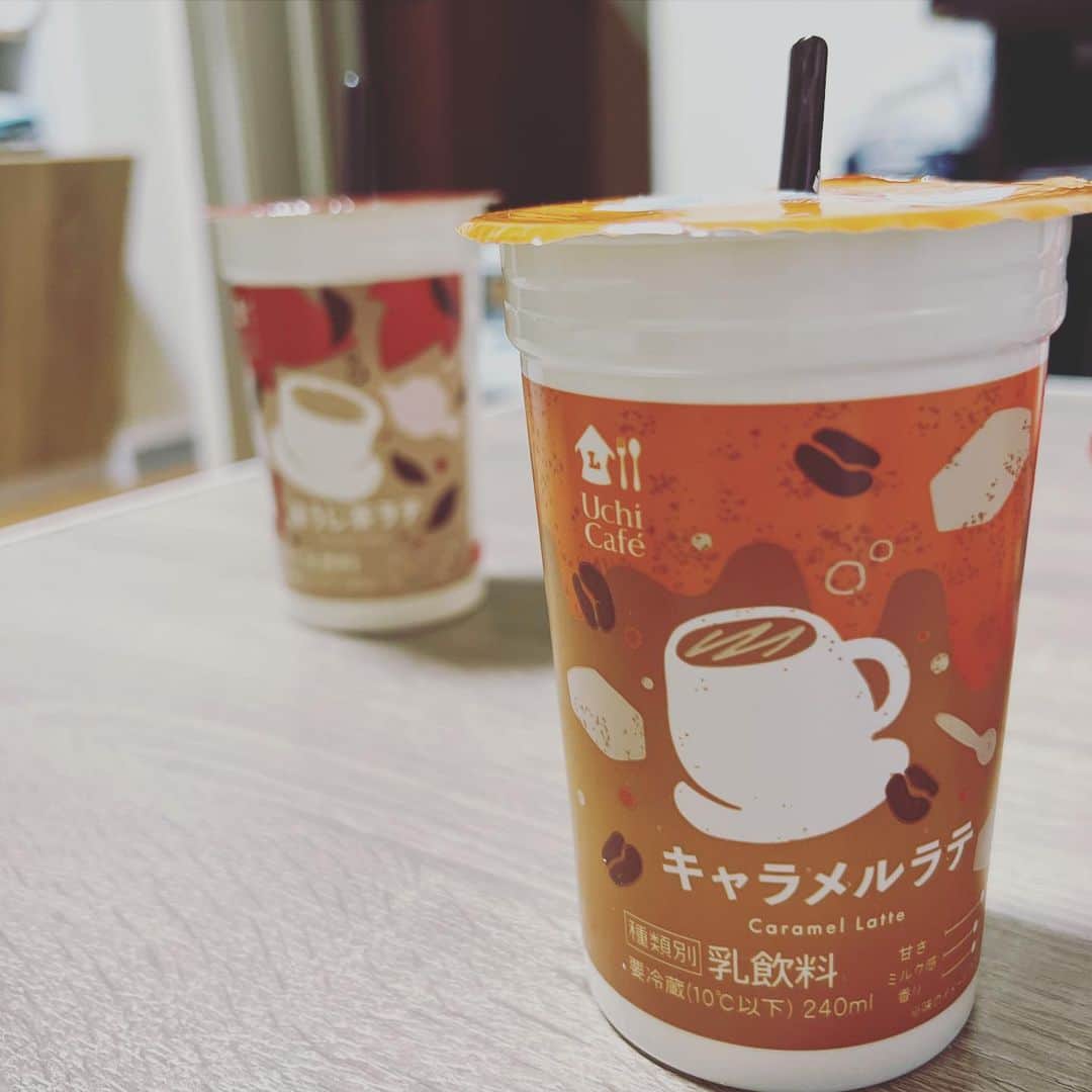 千葉あやさんのインスタグラム写真 - (千葉あやInstagram)「. 今日楽しかったな。  ほんの1.2時間くらいだったけど。  同級生でもない  仕事関係の人でもない  ママ友でもない  先輩なのかな  友達なのかな  やっぱりママ友なのかな  そんな曖昧な関係  敬語が入り混じる、そんな関係  でも何だか今の私には心地良い関係  今日、何とも言えない素敵な関係になれた気がした。  そんな0か100の私😌  私ばっかり喋り過ぎたかな。  今になって気になる事たくさんあるけど。  とりあえず時間足りなかったな。  友達になろうよ🤝って宣言するものじゃないよね  でも、友達って思いたいな  面と向かって言うのは恥ずかしいけど  インスタを見てるって思うと、もっと恥ずかしいけど  笑  楽しかったなぁ。。。今日。  たくさんのアイス、ありがとうございました😊  #人間関係 #友達っていつから友達なんだろう」3月7日 17時17分 - aya_sakaya56