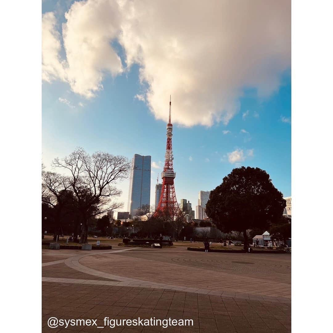 三原舞依＆坂本花織さんのインスタグラム写真 - (三原舞依＆坂本花織Instagram)「⁡ ⁡ 三原舞依選手からメッセージが届きました💌 ⁡ ***** ⁡ 昨日、UNIVAS AWARDS の表彰式がありました。 なかなか行くことができない東京に 嬉しさ全開で、景色の写真を撮りすぎました笑 ⁡ なんと😳 表彰式では、トップアスリートの方々にお会いでき お話をすることもできて、とても感動して 凄く大きなパワーをいただきました✨🔥 ⁡ たくさんの方々のサポートや応援があるからこその私であり、 こうして素晴らしい場に立たせていただくことができて、 ほんとに幸せ者です。 心から感謝の思いでいっぱいです🥹 ⁡ ⁡ 今年も桜を眺められて嬉しいです🌸 花粉症など大変な時期かもしれないですが お気をつけてお過ごしください。 三原舞依 ⁡ #maimihara #三原舞依 #figureskating #figureskater  #sysmex_figureskatingteam」3月7日 17時17分 - sysmex_figureskatingteam