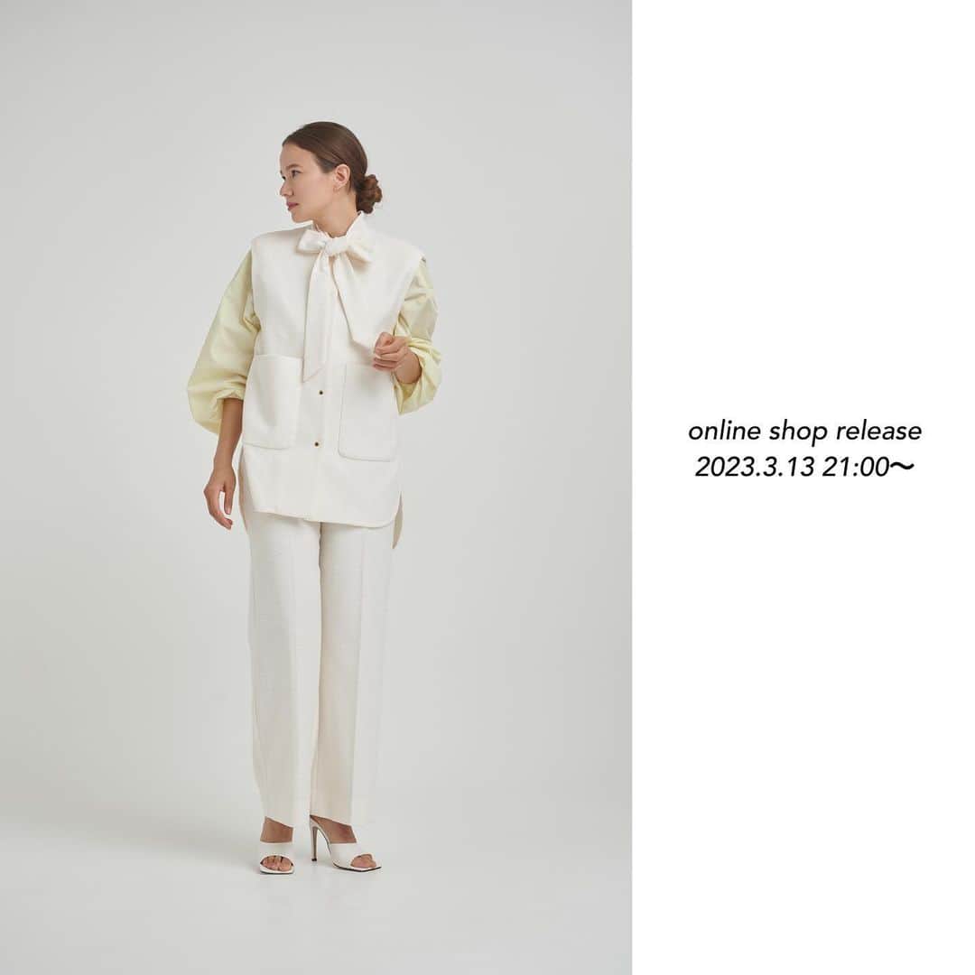 yoriのインスタグラム：「*online shop release*  3/13 pm21:00〜 2023 spring 新作が発売となります！  詳細はonline shopを ご確認下さい。  #サニーツイードジレ #サニーツイードワイドパンツ #撥水タフタバルーンジャケット #ミックスツイードジャケット #バックギャザーロングシャツ #ギンガムリボンパフスリーブブラウス #ヘムバルーンブラウス #バックリボンロングスリーブブラウス #ショートボーダーカットソー  #yori_japan」