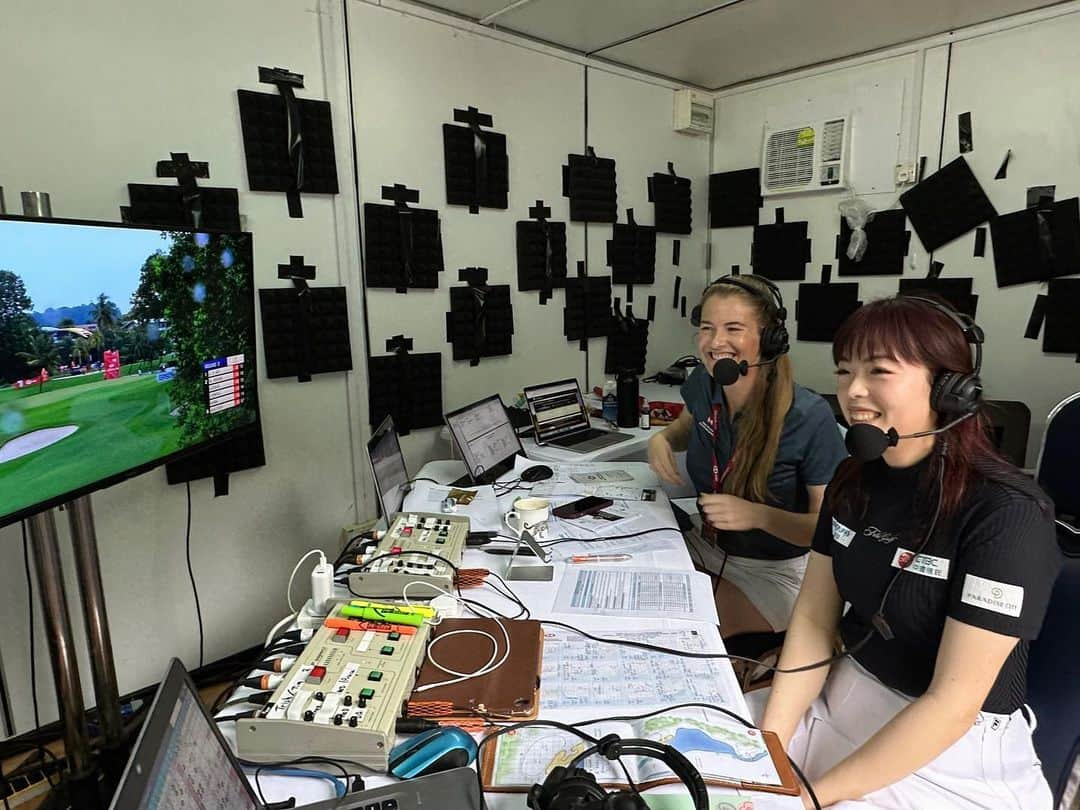 フォン・シャンシャンさんのインスタグラム写真 - (フォン・シャンシャンInstagram)「Golf Fan ✅  TV Commentator ✅  Team Coach ✅  Panelist ✅  ….And most importantly…. Dinner Planner ! ✅ #newroles   Thank you @hsbcwomensgolf #hwwcgolf for a great week! Now onto @waapgolf ! 🙌」3月7日 17時30分 - shanshanfeng_golf