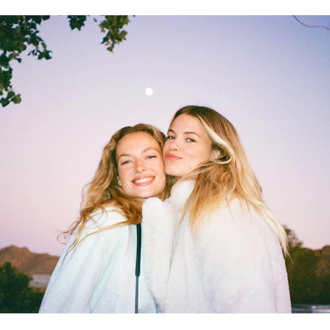 ハナー・ファーガソンさんのインスタグラム写真 - (ハナー・ファーガソンInstagram)「To the moon and back I love you 🥰 Happy Birthday my @haileyclauson ❤️❤️❤️🍾🥂」3月8日 3時06分 - hannahfergusonofficial