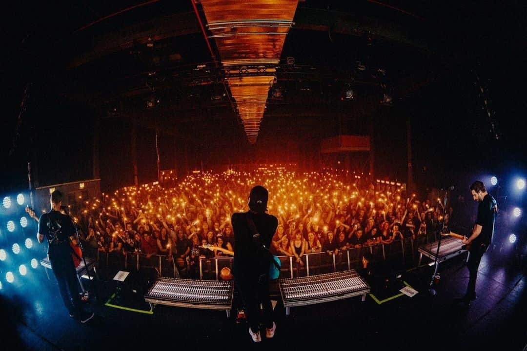 ザッキー・ヴェンジェンスのインスタグラム：「What a night in Cologne 🖤 #TellMeImAliveOnTour」