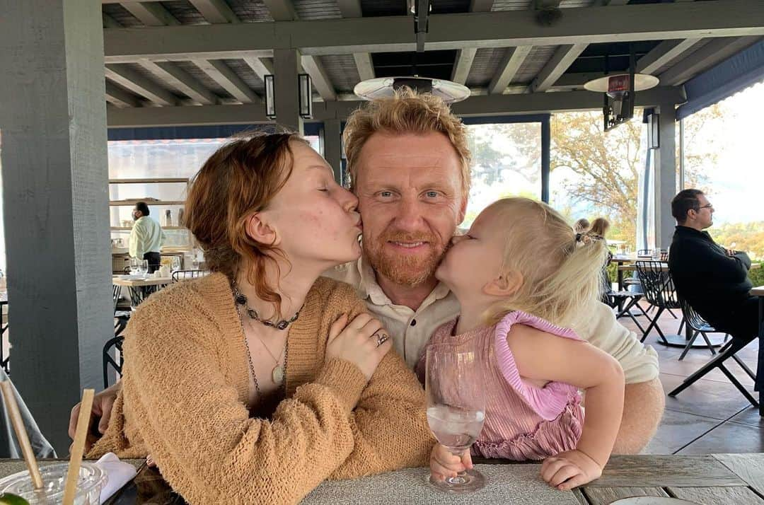 ケヴィン・マクキッドさんのインスタグラム写真 - (ケヴィン・マクキッドInstagram)「Shoutout to the one, the only, Iona McKidd! 21 today !! I feel so blessed and lucky to have known you since literally day ONE…Your amazing spirit, talents , humor, lust for life and wisdom shine through you, my lovely daughter. Continue to thrive, take no prisoners, be you with zero apology ,have no regrets and be kind! Im in your corner, always . HAPPY BIRTHDAY Dad xxxxx」3月8日 3時38分 - therealkmckidd