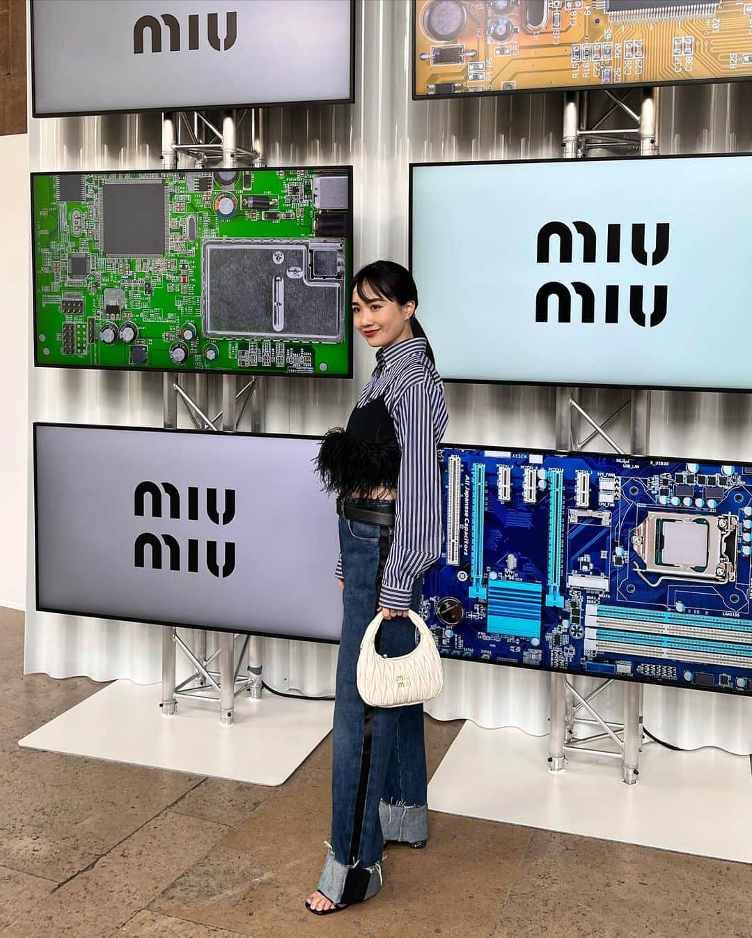 渡邉香織のインスタグラム：「Love you🤍🖤 @miumiu」