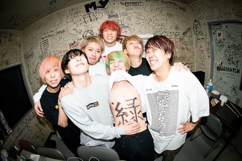 のインスタグラム：「【midori release tour 2022-2023】  2023.3.6 金沢AZ w)KEYTALK  3年半ぶりの金沢〜！ 延期公演でしたが、集まってくれて本当にありがとう！  KEYTALKとのコラボ楽曲”Hello blue days”も披露しました！！  midori release TOUR、次回はいよいよファイナルZepp HANEDAです！  photo by @ruihashimoto」