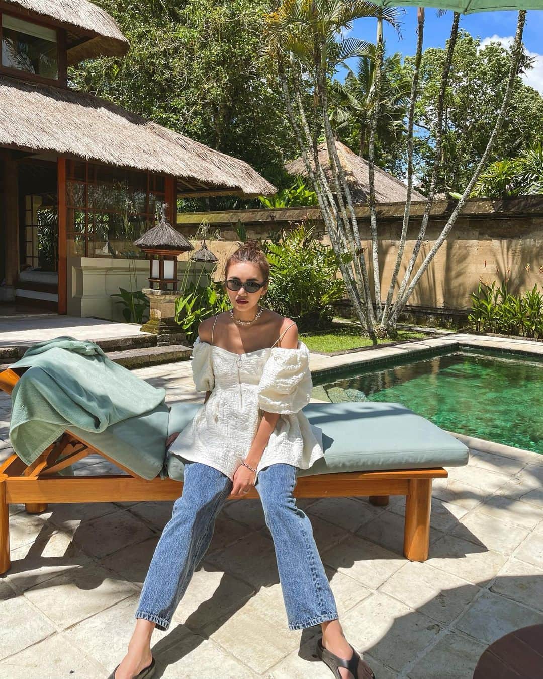 佐々木彩乃のインスタグラム：「📍 @amandari_resort  BALI 私服🌴 デニムはずっと着回してる今後発売のものです。 丈感もシルエットも素材感も💯」