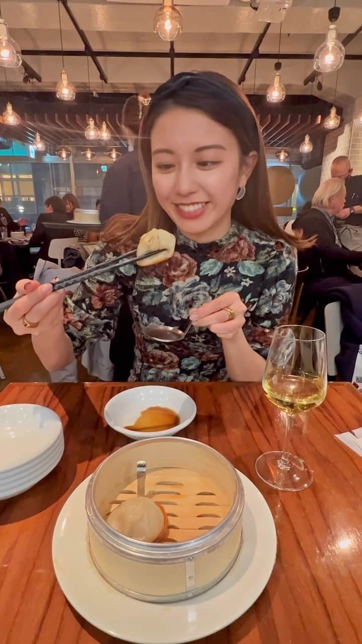 のインスタグラム：「中華 × ワイン 🥟🍷 どちらもそれぞれ好きだけど、 この組み合わせはしてこなかったから 新しくて楽しかった美味しかった☺︎  点心はもちもちで食べ応えがありましたっ 麻婆豆腐も担々麺も本格的な辛さ🌶❤︎  そして、ここエッグタルトが美味しすぎて おかわりしました！ぜひ食べてみてほしい🥚 ㅤㅤㅤㅤㅤㅤㅤㅤㅤㅤㅤㅤㅤ #168点心飲茶バル銀座インズ」