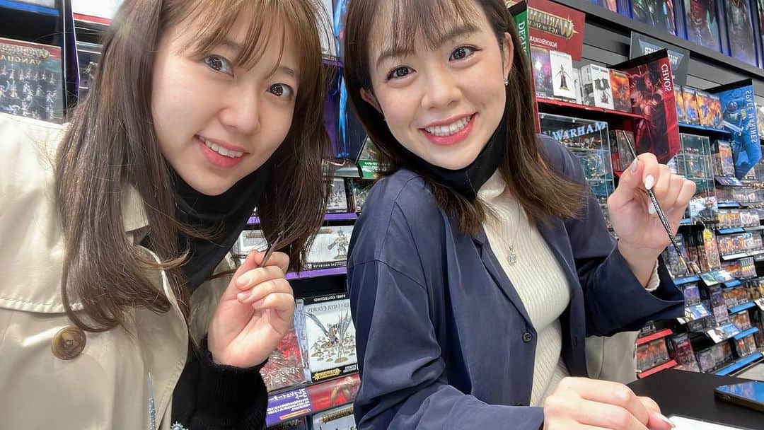 のインスタグラム：「はい。運動不足が悪あがきをすると次の日はバキバキの鬼筋肉痛になってぴえんが止まりませんでした😌🫶  ていうか地味にコレステロール高いから低くしなきゃ😭その為には運動だ😭  ていうか健康診断行かねば。みんなは行ったかい？私は最近行ってないから地味に怖いよ😌🫶  あと髪の毛染めてるとにょきにょき生え際から黒髪がこんちはしてくるの大変だね😌   #運動不足」