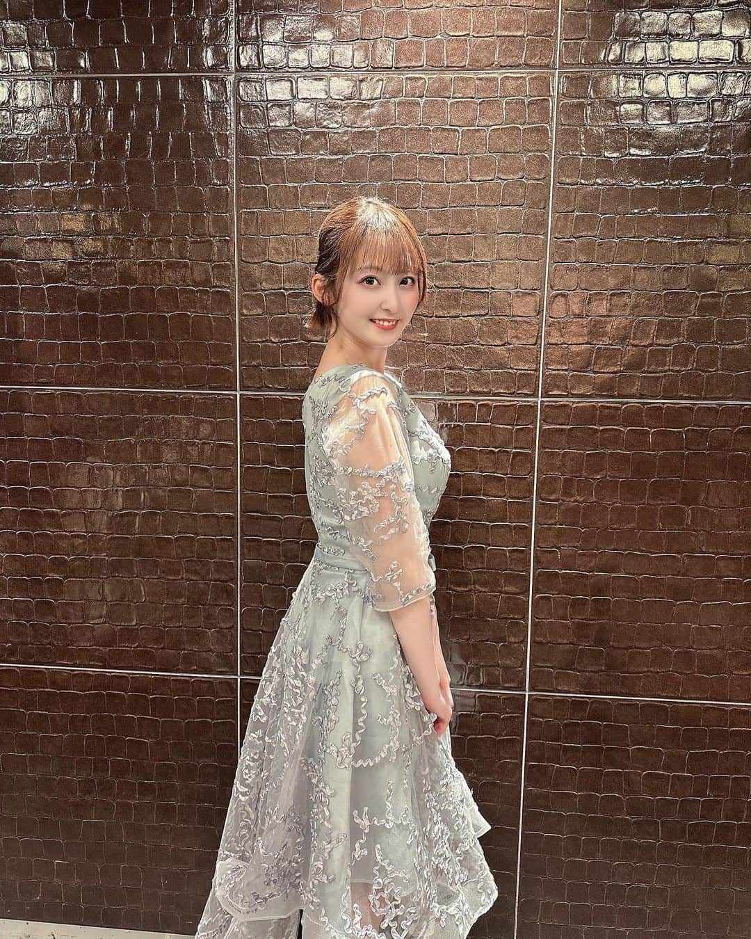白井真緒のインスタグラム：「dress up👗💍 ⁡ ⁡ ⁡ ⁡ #dress #dressup #party #partydress  #結婚式 #ウエディング #wedding」