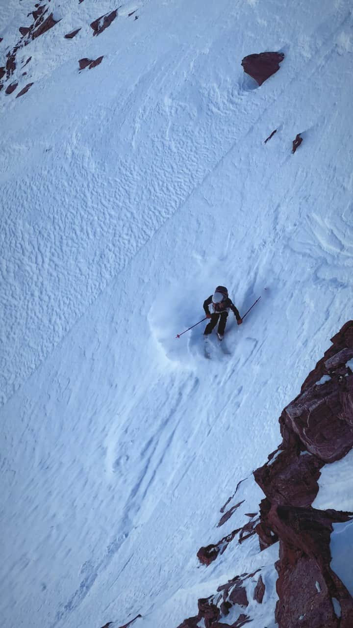 エミリー・ハリントンのインスタグラム：「Couloir hunting w @adrianballinger & @samkieck 🙌🏻 thanks Sam for lining this one up from below as the exit looked pretty improbable from above! A week back in Europe and the vastness and exposure is starting to feel a bit more comfortable. I’d compare skiing in the Alps to big wall climbing in Yosemite - everything just feels big and intimidating at first. It also takes quite a bit more effort, especially this year with the lack of snow (some on the way hopefully 🤞🏻). It’s an adventurous, thoughtful, and interesting environment to move through and I really enjoy all aspects of it - even the part where bushwhacking is involved :) @thenorthface_snow @petzl_official @tincupwhiskey @kodiakcakes」