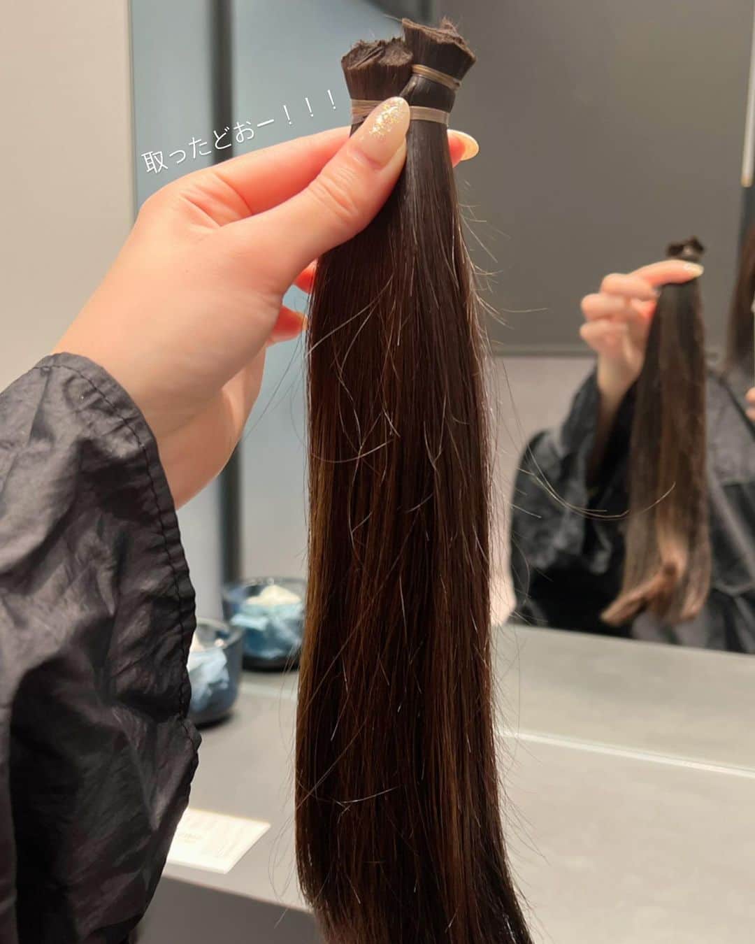 中島亜莉沙さんのインスタグラム写真 - (中島亜莉沙Instagram)「ヘアドネーションした日💇🏼‍♀️  美容室でヘアドネーション用カットをして 寄付できる団体を選んで発送！  31cmカットしたから 髪ってこんなに重かったんだ ってくらい頭が軽くなった☺️🫰🏻  無事にウィッグができますように🫶🏻  #断髪後あるある #ドライヤーが秒に感じる #不意に鏡に映った自分に誰ってなる  #ヘアドネーション #ショートカット #ボブヘア #ビフォアフ #ボランティア #寄付 #haircut #hairstyle」3月7日 20時19分 - arisan_days