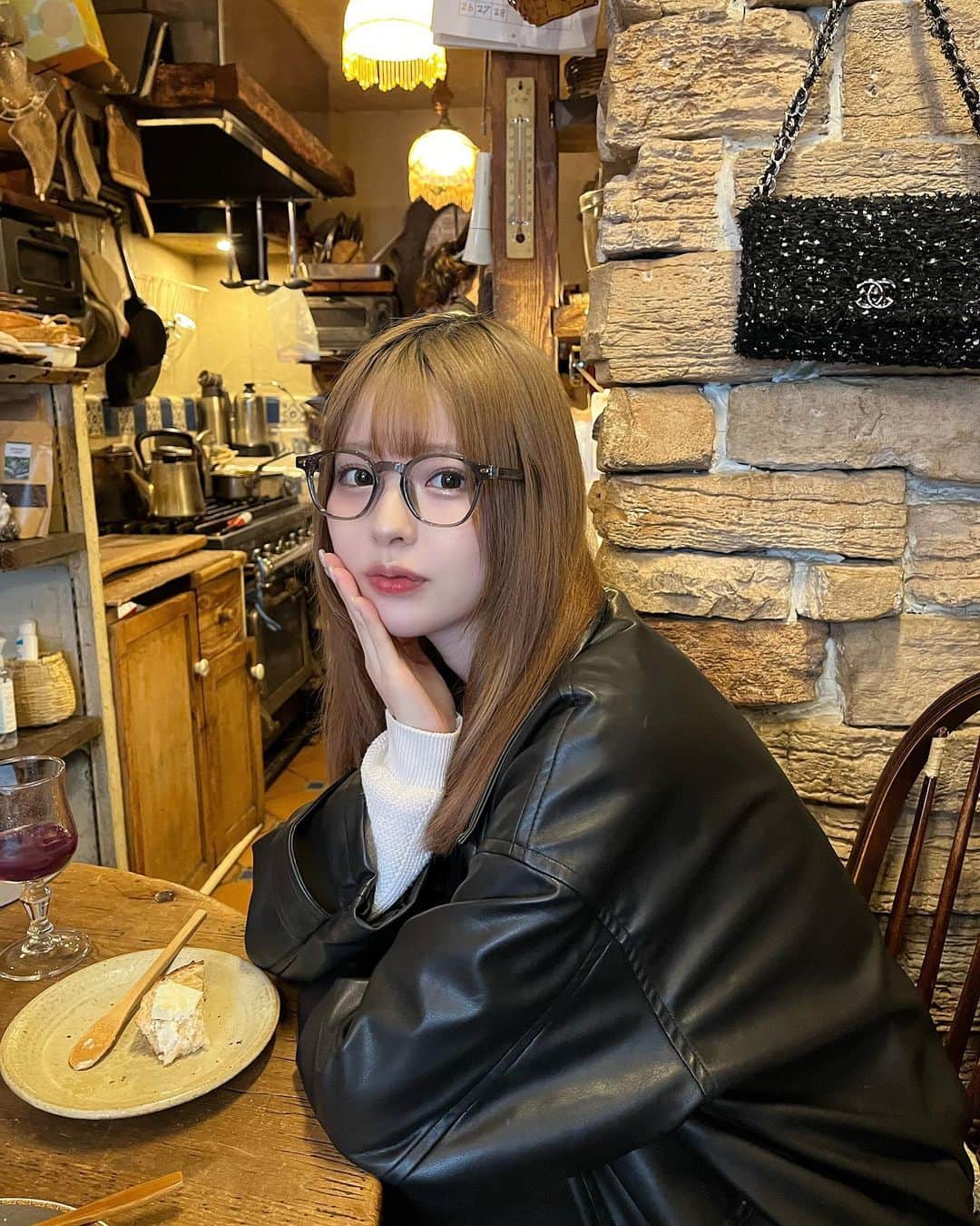 sarimaru(国木田さりまる)のインスタグラム：「居心地の良いカフェ見つけると嬉しい〜ってなる☕︎💭 蜂蜜×バターは至福🍯 ・」