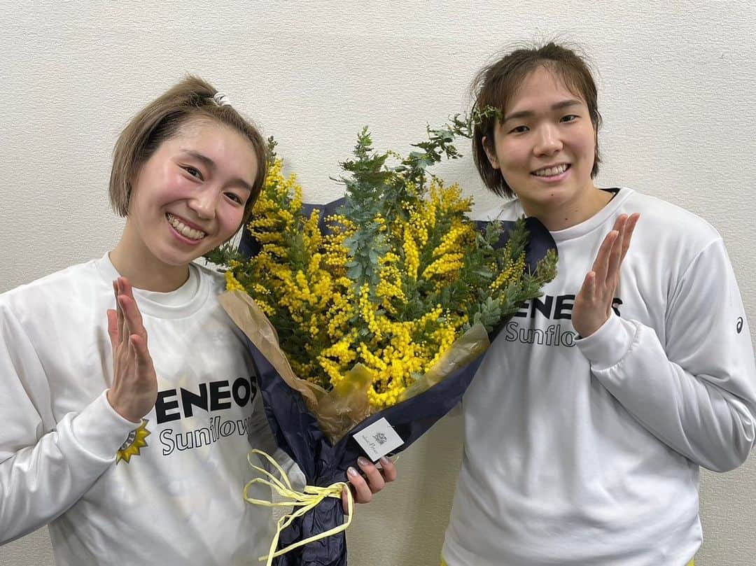 宮崎早織さんのインスタグラム写真 - (宮崎早織Instagram)「3/8は国際女性デー✨  国際女性デーを世界的には  『FESTA DELLA DONNA （フェスタデラドンナ）』と 言うようです。  イタリアでは男性から女性へ 旬のミモザをプレゼントする 風習があり 3/8は「ミモザの日」とも 呼ばれるようになったそうですよー✨  花言葉は 「友情」「秘密の恋」  男性から女性へ 感謝の気持ちを伝えたり 頑張っている自分自身へ 幸せの黄色い花ミモザを 送ってみませんか🫶🫶🫶💕  #国際女性デー  #ミモザ #黄色い花 #FESTADELLADONNA」3月7日 20時23分 - egaooo32