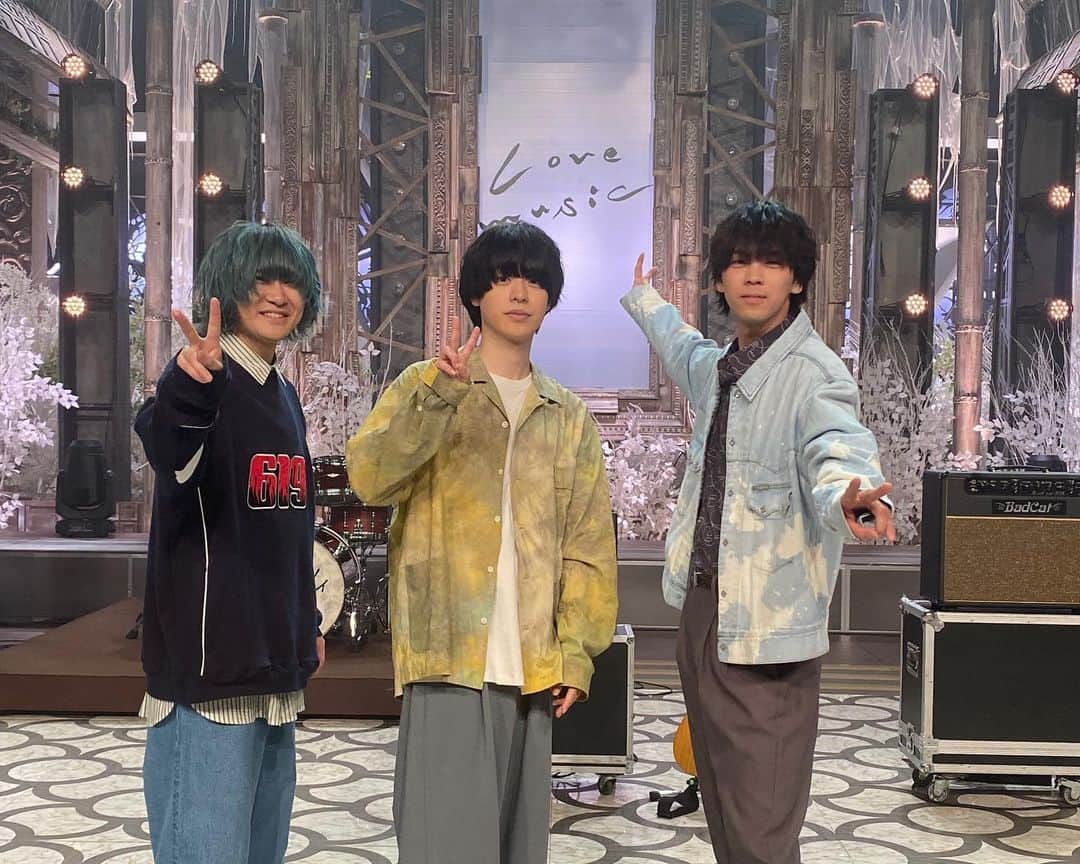 マルシィのインスタグラム：「【テレビ出演‼️📺】  フジテレビ系『Lovemusic 』 3月12日(日)24:30-25:25⏰  テレビ初歌唱🎉🎉🎊 『絵空』を演奏させて頂きました！  ぜひ観てください！！🤲」