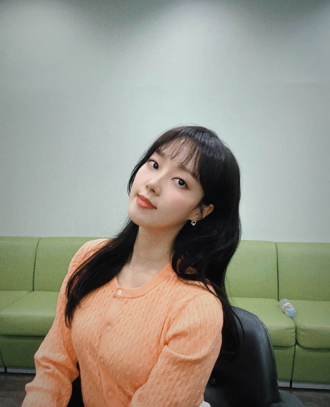 ユン・ダヨンのインスタグラム：「맘에드는 오렌지🧡  봄이좋아 . . #금이야옥이야#미래」