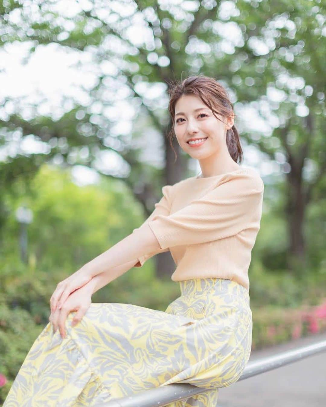 上村彩子さんのインスタグラム写真 - (上村彩子Instagram)「【お知らせ】  Forbes JAPANさんのウェブサイトにて、 『「報道特集」キャスターが見たニュースの素顔』 をテーマとして、不定期で寄稿させていただくことになりました。  去年の春に報道特集のキャスターに就任してから、 早いものでもうすぐ一年。 取材を重ねていく中で、情報として伝えるだけでなく、 当事者の方の気持ちや背景をもっと届けたいと思っていたところ、このような機会をいただきました。  勝敗も順位も明確で、好プレーはみんなで讃え合う スポーツの分野とは違い、 ニュースは立場によって様々な意見がありますが… 自分が取材現場で見たこと、聞いた声を 等身大の自分の言葉で綴っていけたらと思っています。  ぜひ読んでいただけると嬉しいです😊  @forbesjapan  ———————————- #Forbes#forbesjapan #tbs#報道特集」3月7日 20時58分 - saekokamimura