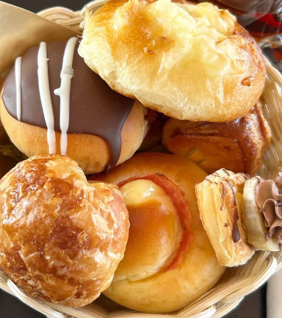 河野奈々帆さんのインスタグラム写真 - (河野奈々帆Instagram)「・ ⁡ 先日、兵庫県たつの市にある『Curuisingcafe marica』 に行ってきました！！！ ⁡ なんとここ、パン食べ放題！！！！！！！ 私にとってパン食べ放題は嬉しすぎて、15個くらい食べてしまいました…食べ過ぎ ⁡ メイン料理の唐揚げも美味しすぎて大満足🤤 ⁡ 他の料理も美味しそうすぎたな、、食べること大好きすぎる、、 ⁡ #cruisingcafemarica #cafe」3月7日 21時03分 - 7ho_0518