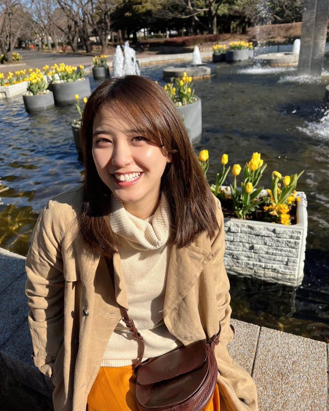 山崎紘菜のインスタグラム：「🍂 Hulu U35 クリエイターズ・チャレンジ 中林佳苗監督作品『#姉にヒュッゲを教えたい』 に出演させていただきますっ ヒュッゲについて教え込まれる姉、もも役です。 配信Huluにて2023 年 4 月中旬に配信予定です😳 ぜひ〜〜〜🍂 (Hulu視聴者投票もあるらしいよっ…！) #みんなヒュッゲしてるぅ⁉︎」