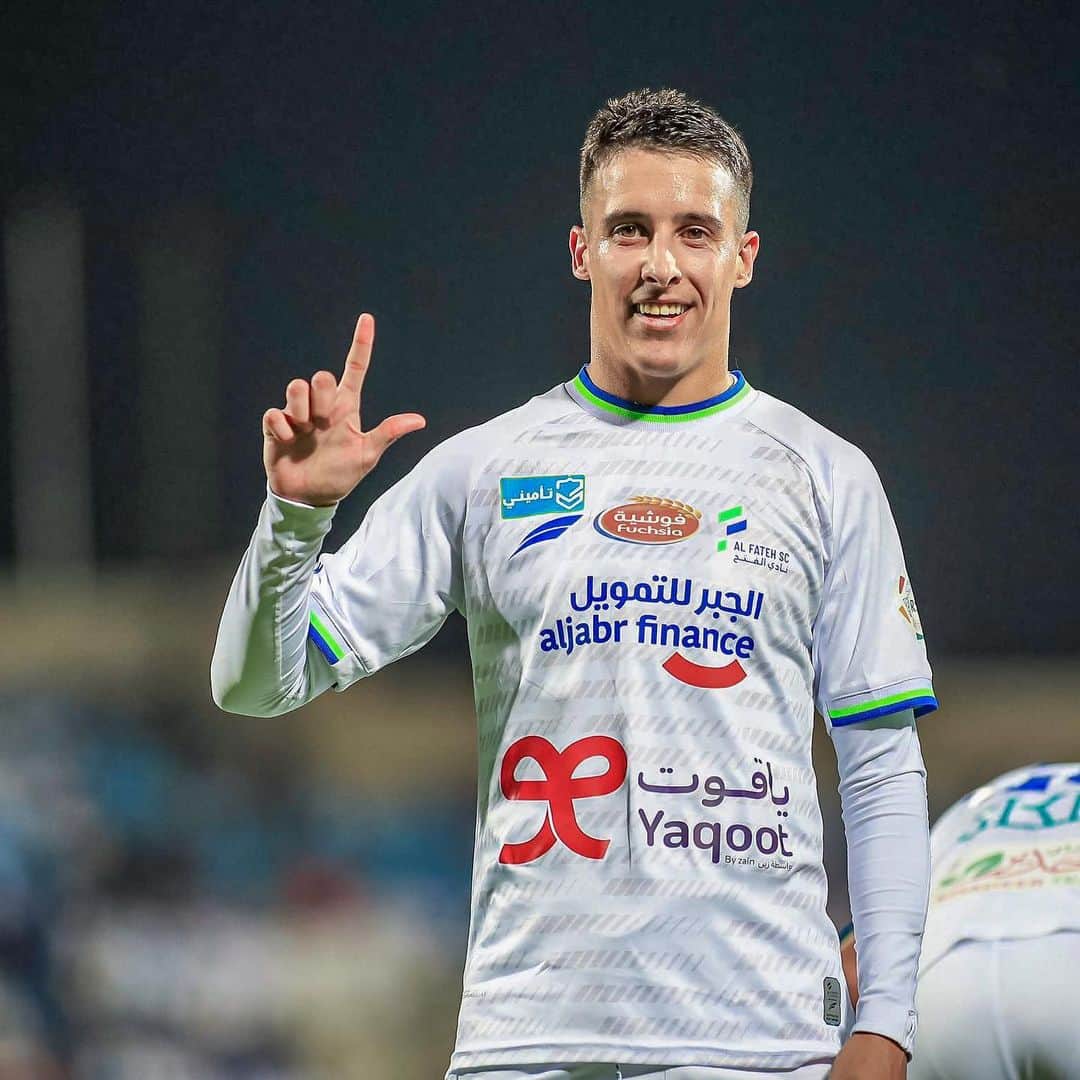 クリスティアン・テージョのインスタグラム：「Qué bonito es GANAR!🤩 Increíble partido contra uno de los mejores equipo de la liga!💪 Enhorabuena EQUIPO, este es el camino💙💚  ▪️How beautiful is to WIN! 🤩 Incredible game against one of the best teams in the league! 💪  Congratulations TEAM, this is the way 💚💙」