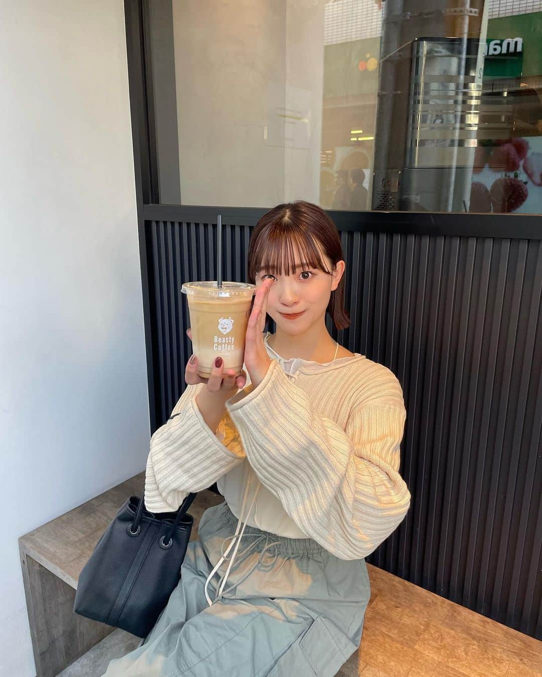 いのうえです。のインスタグラム：「ㅤㅤㅤㅤㅤㅤㅤㅤㅤㅤㅤㅤㅤㅤㅤㅤㅤㅤㅤㅤㅤㅤㅤㅤㅤㅤ ちょっと前のおやすみの日☕️🍃  みんながこのあいだ おすすめのカフェの投稿も もっとみたい!って言ってくれたので また良きカフェ見つけたら更新するね☺️  お洋服は靴と鞄以外全部 @kastane_ ♡  ☕︎ @beastycoffee」