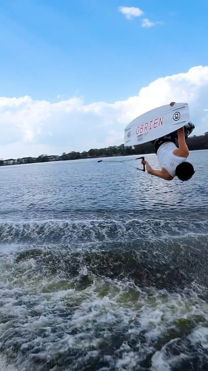 手塚翔太のインスタグラム：「Good to be back on the water after long travel and this is one of my favorite roll🍣🥢  🚁: @agarabaghi  🚤: @supra_boats」