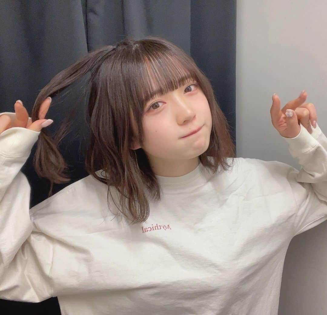 坂本真凛のインスタグラム：「ぴーすぴーす✌🏻 #idol #ヘアアレンジ」