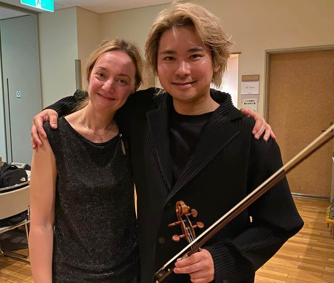 三浦文彰（ヴァイオリニスト）のインスタグラム：「The recital tour with Varvara has been finished! 👍 リサイタルツアーが終わりました！沢山のご来場ありがとうございました。次は京都市交響楽団との共演で、久々にコルンゴルトの協奏曲を演奏します🍾」