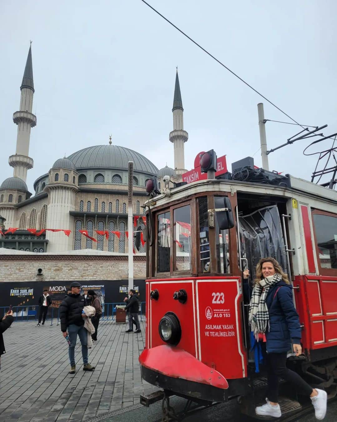 アンナ・ボンジョルニさんのインスタグラム写真 - (アンナ・ボンジョルニInstagram)「Thank you Istanbul🙏🏼Stay strong Turkey🇹🇷❤️🤞🏼 #istanbul #turkey #staystrong」3月7日 22時01分 - annsbongi