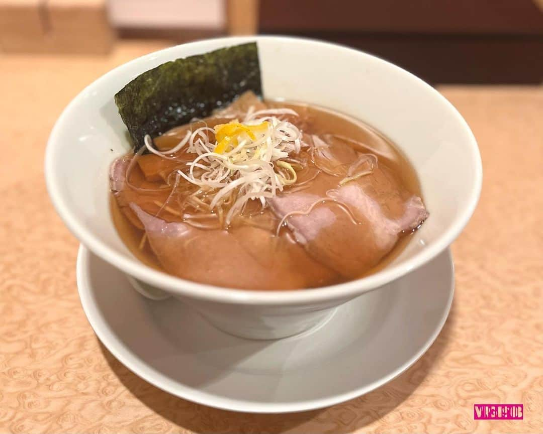 杉本なつみさんのインスタグラム写真 - (杉本なつみInstagram)「#飯テロ . . . 広島で食べた、のどぐろ醤油ラーメン　　. . のどぐろ出汁のスープはコクがあってゴクゴク飲めちゃう　　. . . . . #広島グルメ #広島ラーメン #醤油ラーメン #広島ごはん  #食べスタグラム #ラーメン女子 #麺スタグラム  #ヲタク旅 #ひとり旅 #ひとりごはん #ぼっち飯 #ぼっち旅 #一人旅 #おひとりさま  #인스타푸드 #푸드스타그램 #먹방 #맛집 #소통 #맞팔 #먹스타그램 #맛스타그램 #라면 #일식요리  #instafood #foodstagram #ramen #japanesefood」3月7日 22時09分 - virgo910b