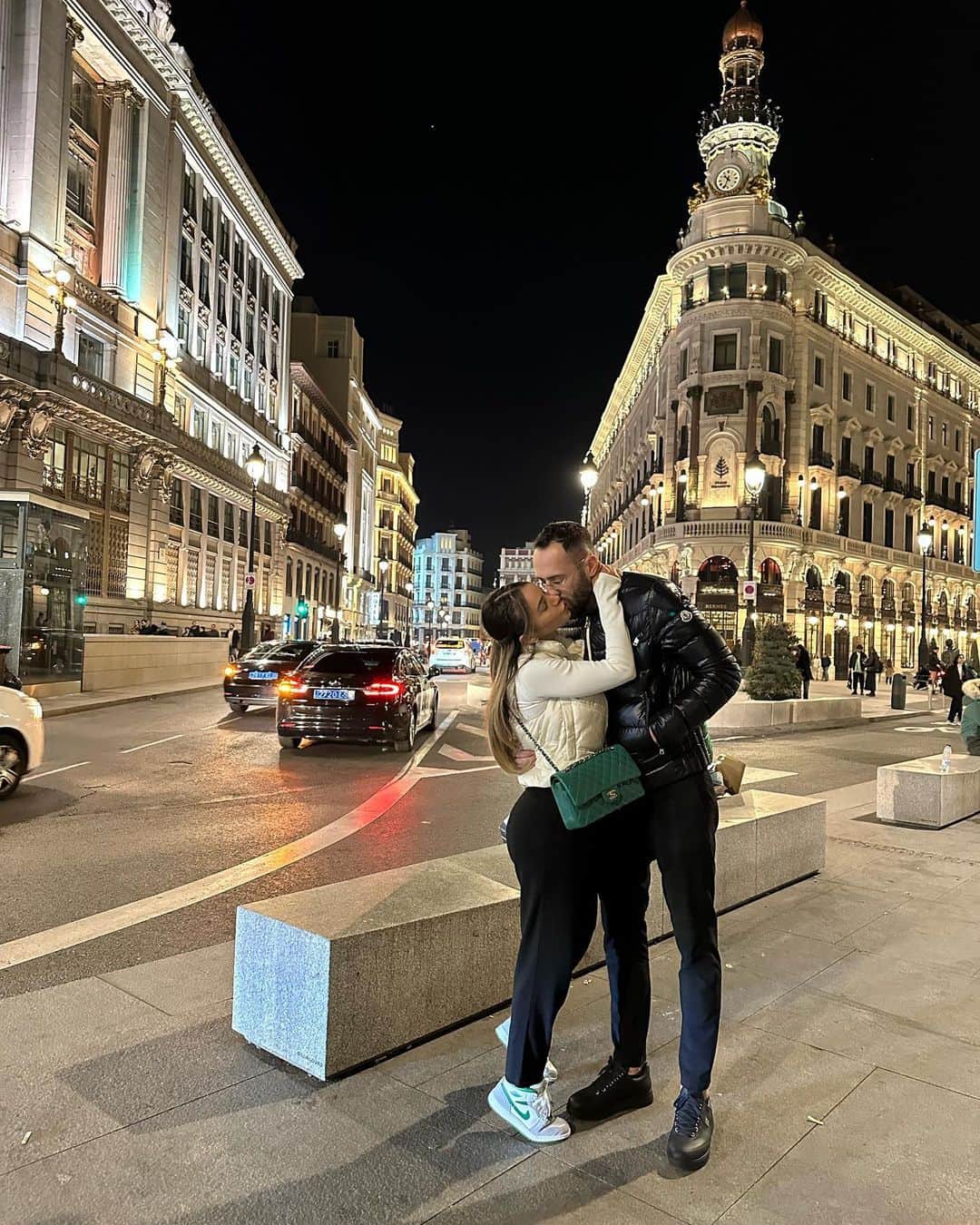 ジェシカ・スターリングのインスタグラム：「Madrid me encanto visitarte🇪🇸🇪🇸 agradecida infinitamente por otro viaje maravilloso, con la mejor compañía! Y obviamente al lado de mi gran Amor @d_ospina1 🙏🏻❤️ #trip #friends #madrid」