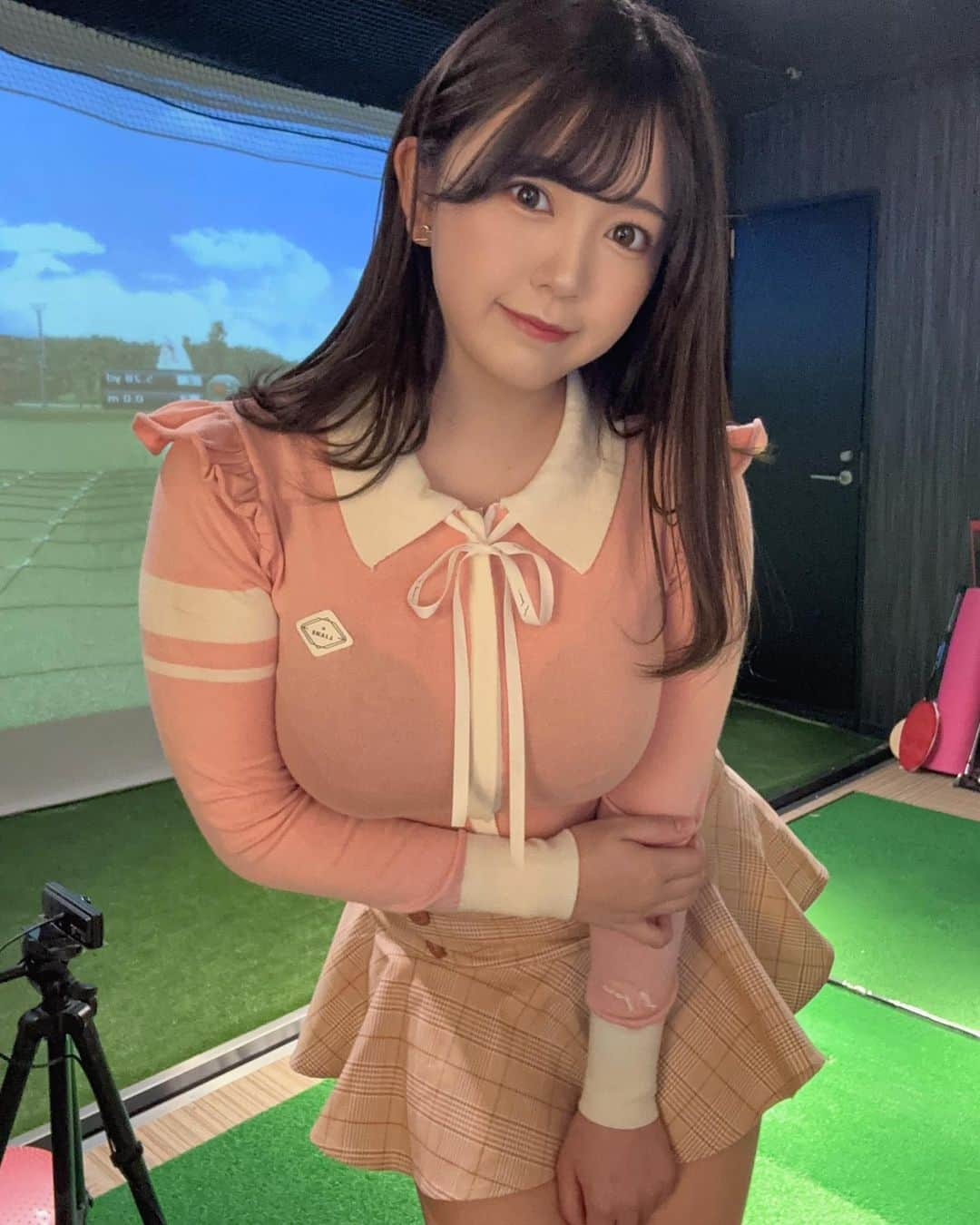 能美真奈（ぷにたん）のインスタグラム：「今日は撮影でした💗  明日はゴルフ頑張ります⛳️  #能美真奈 #ぷにたん #アイドル #日本的偶像 #偶像 #童顔肉感萌妹 #巨乳美女 #童顔巨乳 #美女図鑑 #美少女図鑑 #ビジョビ #性感內衣 #japaneseidol #japanesegirl #cosplaysexy #idol #グラビア #cosplaygirl #コスプレ #コスプレ女子 #自撮り女子 #自撮り #むちむちボディ #むちむち #今世紀最大のわがままボディ  #ゴルフ女子 #ゴルフコーデ #ゴルフ」