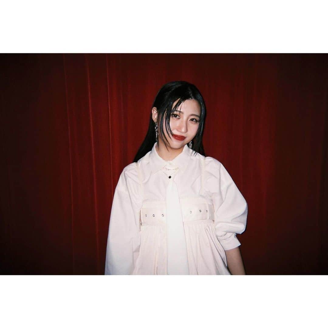 のインスタグラム：「Billboard Women in music  ありがとうございました❤︎  諦める以外の選択肢がない。 そんな悲しい言葉を口にする日がなくなるように。 みんなの明日が輝くように 私は音楽を届けていきます。  大好きで大尊敬な村田さんストリングスの皆様と安心最強なバンドメンバー！  BIG LOVE  #BBWomenInMusic」