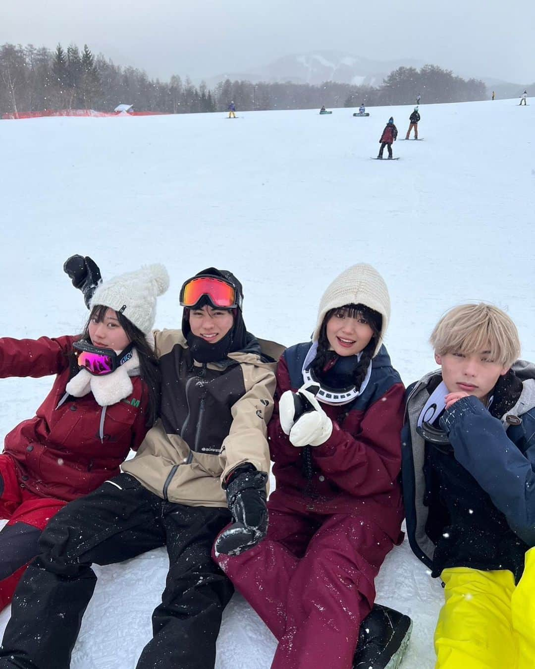 小林希大さんのインスタグラム写真 - (小林希大Instagram)「みんなでスノーボードしてきた❕🏂  天候やばくてみんなには初めてのスノボもっと時間いっぱい楽しんで欲しかったけど自然には敵わん🥲  また、リベンジしにいきたいなあ！🔥  #超十代 #スノーボード」3月7日 22時59分 - kidai_kobayashi