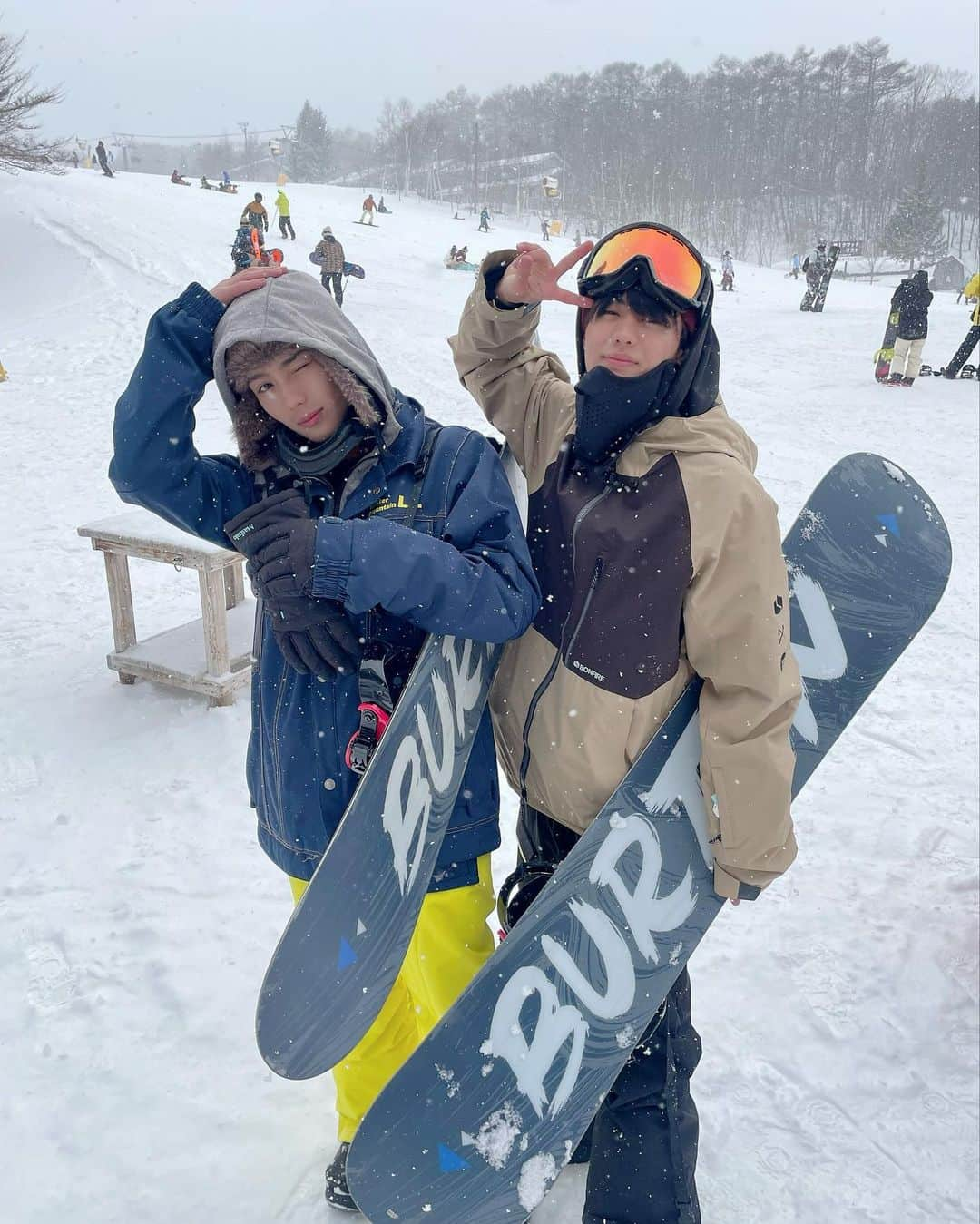 小林希大さんのインスタグラム写真 - (小林希大Instagram)「みんなでスノーボードしてきた❕🏂  天候やばくてみんなには初めてのスノボもっと時間いっぱい楽しんで欲しかったけど自然には敵わん🥲  また、リベンジしにいきたいなあ！🔥  #超十代 #スノーボード」3月7日 22時59分 - kidai_kobayashi