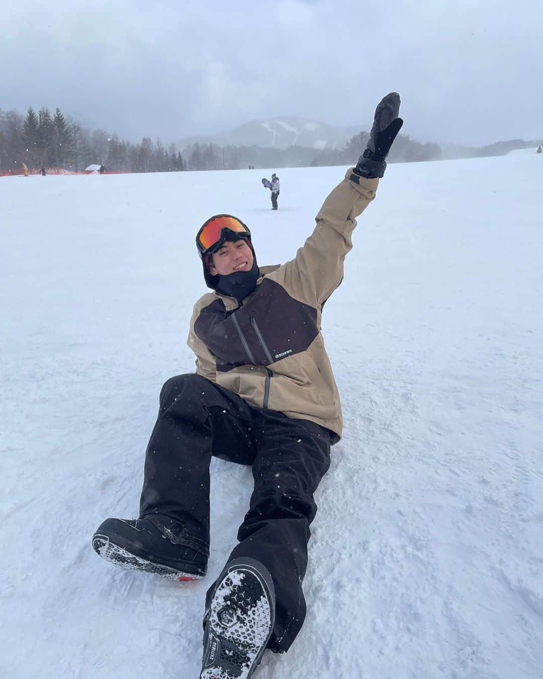 小林希大さんのインスタグラム写真 - (小林希大Instagram)「みんなでスノーボードしてきた❕🏂  天候やばくてみんなには初めてのスノボもっと時間いっぱい楽しんで欲しかったけど自然には敵わん🥲  また、リベンジしにいきたいなあ！🔥  #超十代 #スノーボード」3月7日 22時59分 - kidai_kobayashi